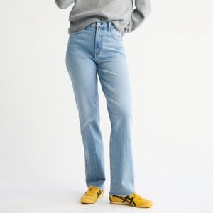 Abercrombie & Fitch 90s Straight Ultra High Rise Jeans - Light Blue